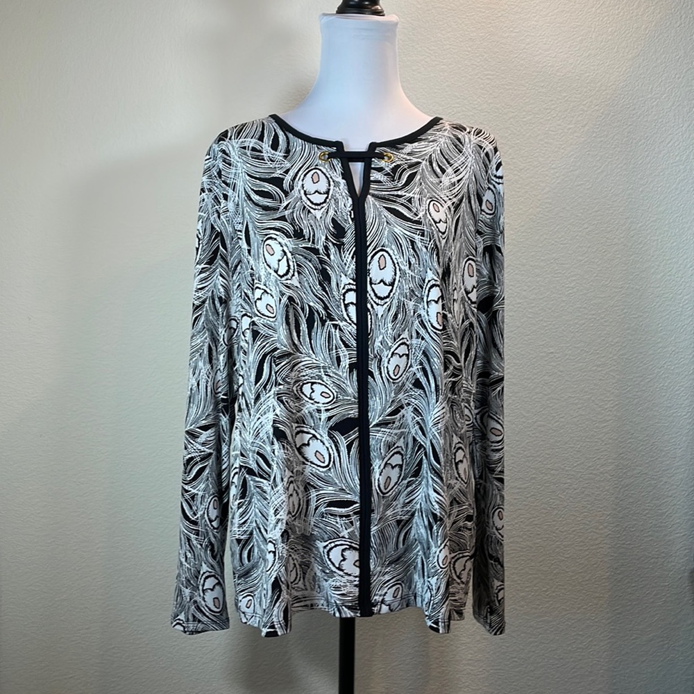 🌸Liz Claiborne Top size L Career Black White Liquid Knit Keyhole Blouse EUC